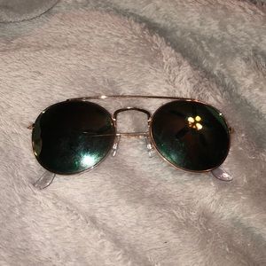 rounded sunglasses